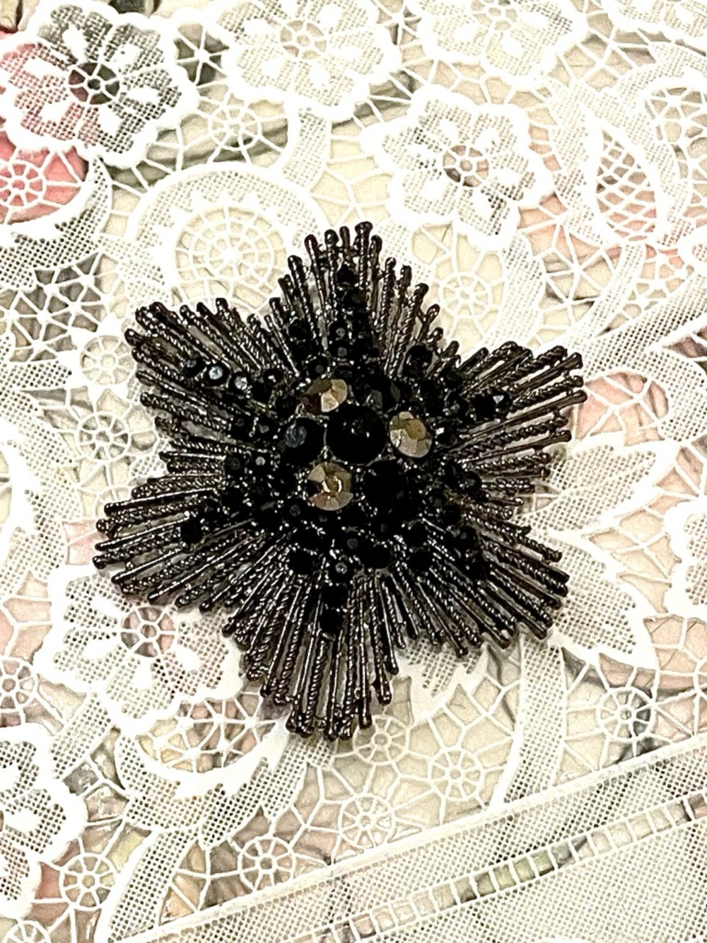 Beautiful Starburst Brooch 💫 ♥️